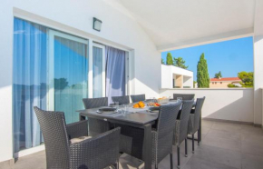 Stina, Biograd Na Moru